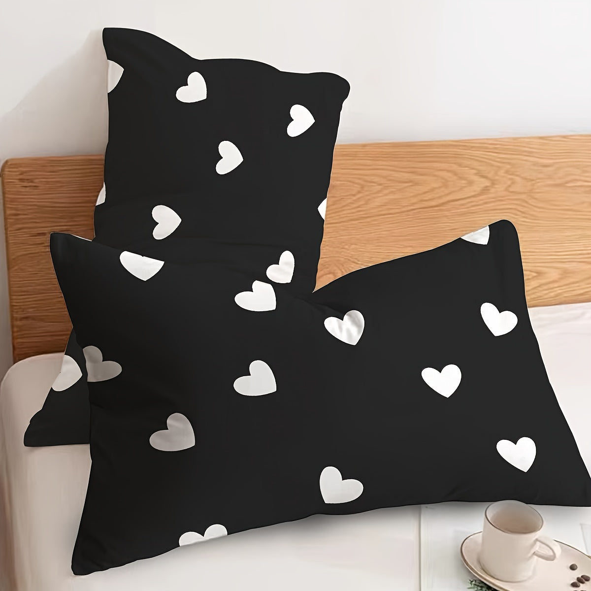 Set of 2 Love Pattern Brushed Pillowcases (Pillow Core Not Included), Made of Soft and Breathable Material, Skin-friendly Decorative Covers for Bedroom Sofa Home Decor