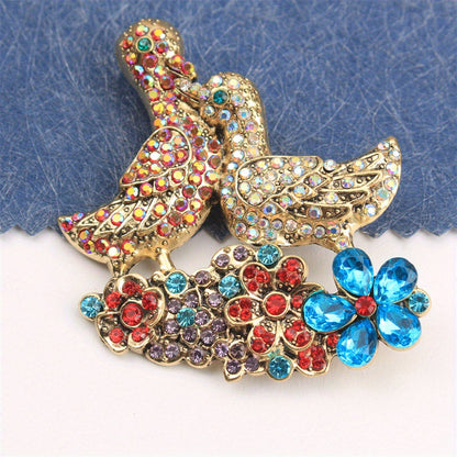 Stylish Rhinestone Seabird Brooch - A Versatile and Fashionable Accent for Outfits, Purses, and Headwear