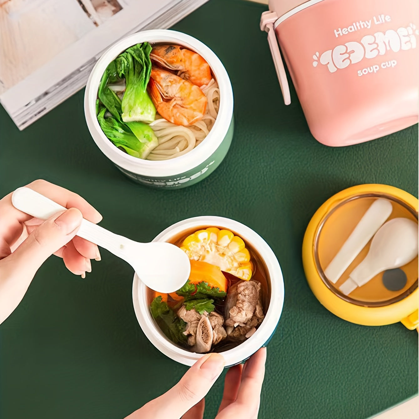 Keep your food hot or cold on the go with this insulated soup cup! Made of durable vacuum stainless steel, it has a large capacity perfect for adults and teens. Leakproof and with excellent heat and cold retention, this lunch box is ideal for school