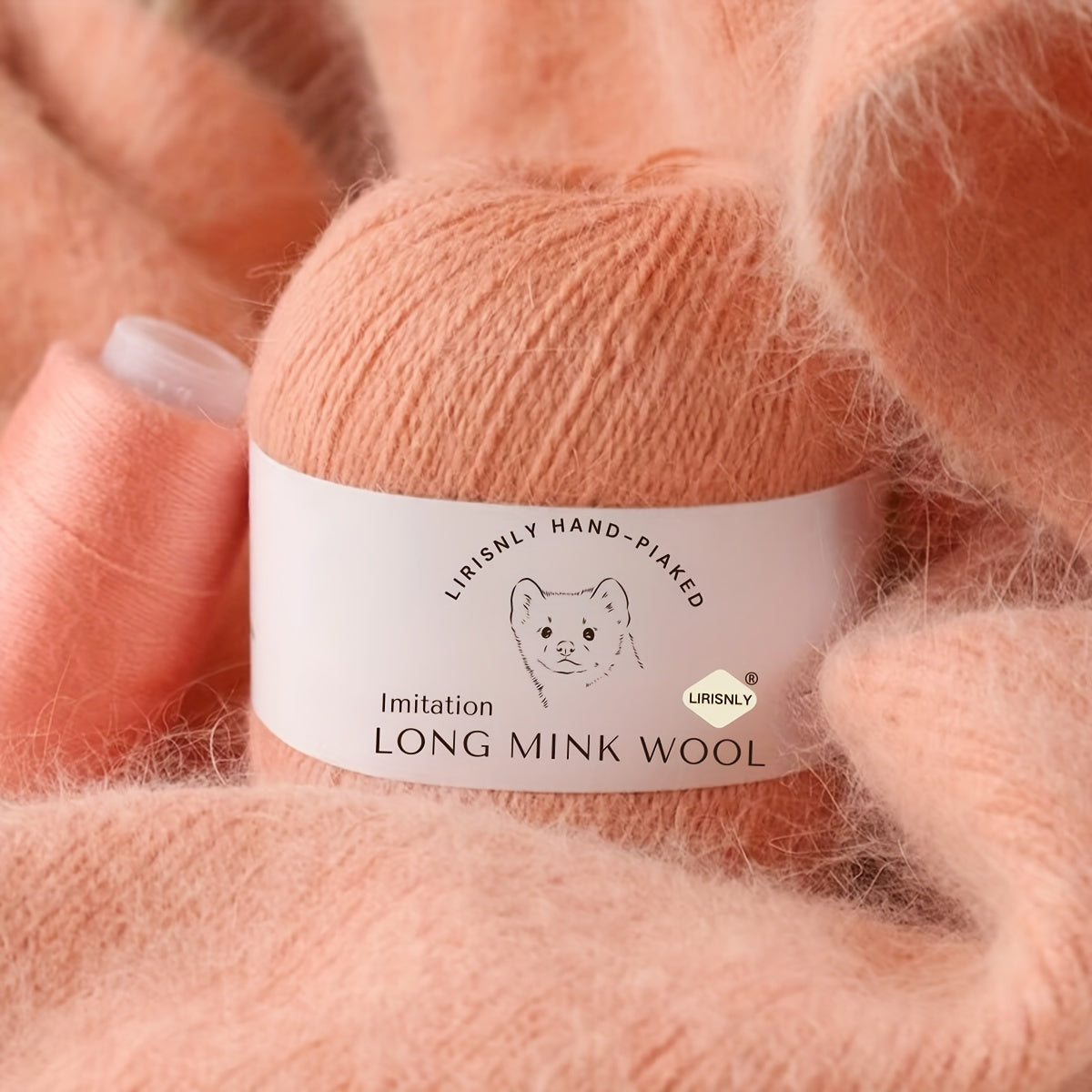 4pcs of faux mink wool and long wool totalling 280g, with 50g faux mink wool and 20g companion thread each. Skin-friendly and warm, suitable for knitting scarves, sweaters, hats, etc.