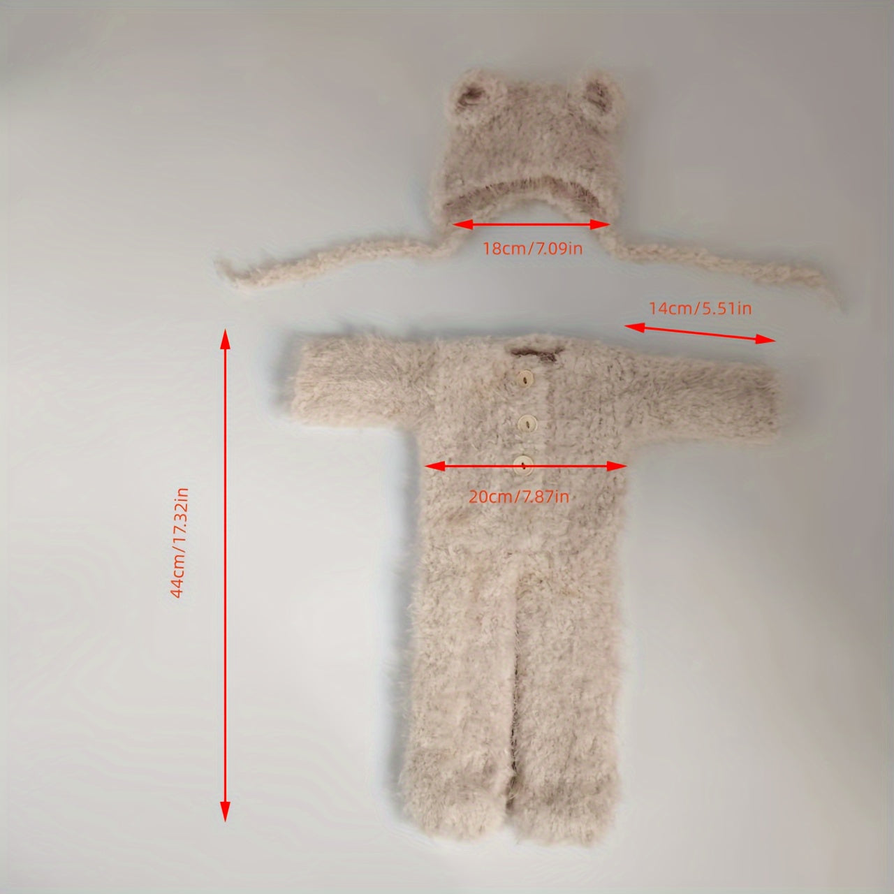 Warm and stylish young bear onesie made of cozy mink velvet, perfect for photography sessions. Suitable for both boys and girls, this outfit comes in light brown, dark brown, white, and ivory colors, making it a must-have in the autumn and winter