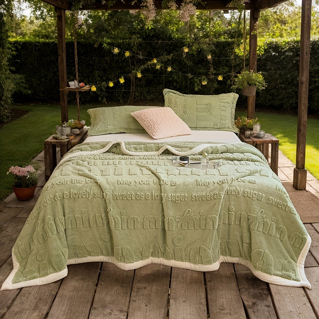 Double-sided velvet blanket in luxurious green color for bedrooms, living rooms, and travel - machine washable (excluding pillowcases) - suitable for all seasons.