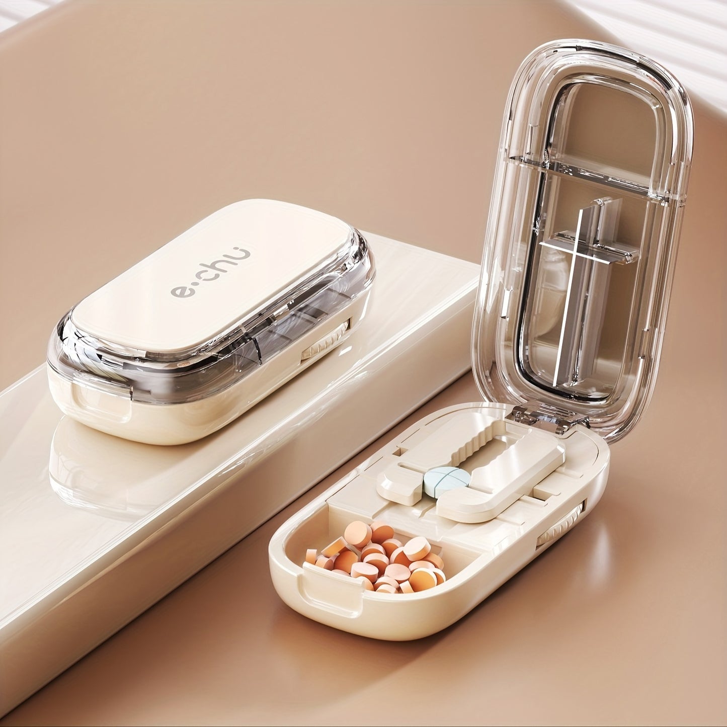 E-chu Pill Cutter: Portable medication dispenser for accurate splitting and organizing tablets.