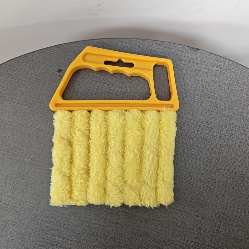 Luxurious PE Microfiber Washable Window Cleaning Brushes guarantee a streak-free shine by effectively removing dirt and dust. This versatile tool also functions as a blind cleaner and duster with its superior absorbency and lint-free design.