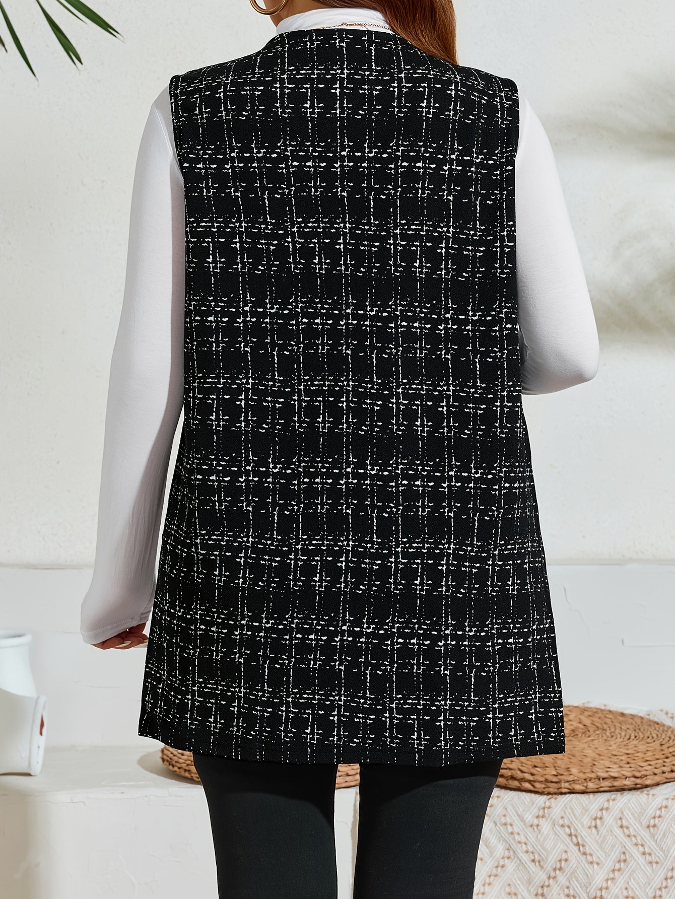 Stylish sleeveless plaid vest for plus size women, perfect for spring and fall.