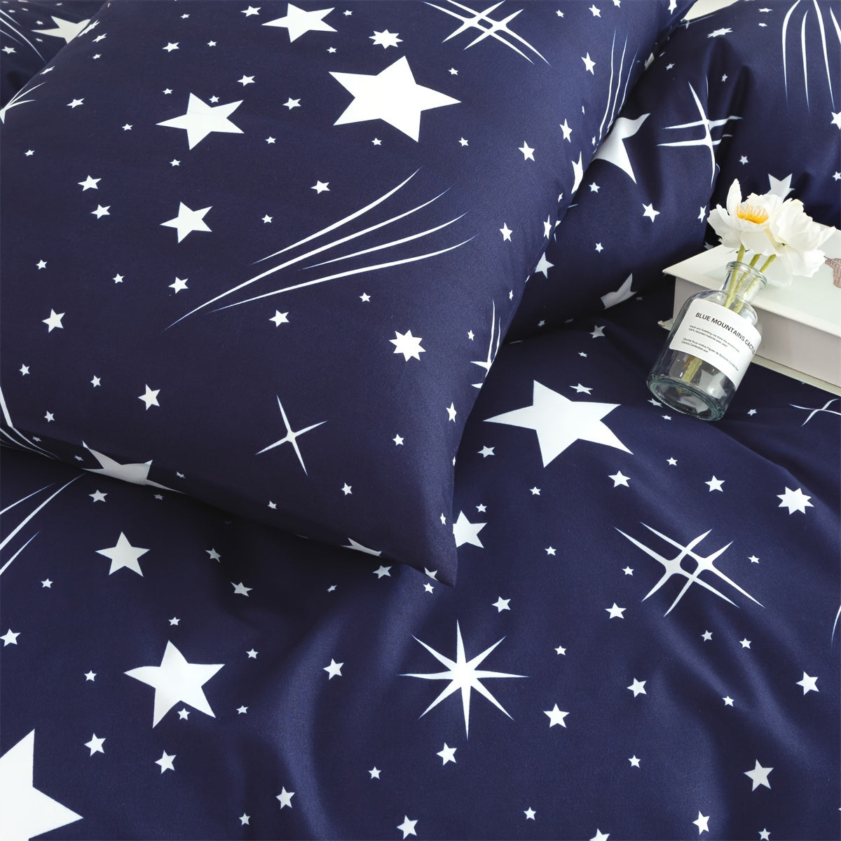 3-piece Fashion Duvet Cover Set with Starry Sky Pattern, Soft and Breathable Bedding Set for Bedroom, Guest Room, School Dorm Decor. Includes 1 Duvet Cover and 2 Pillowcases (Core not included).