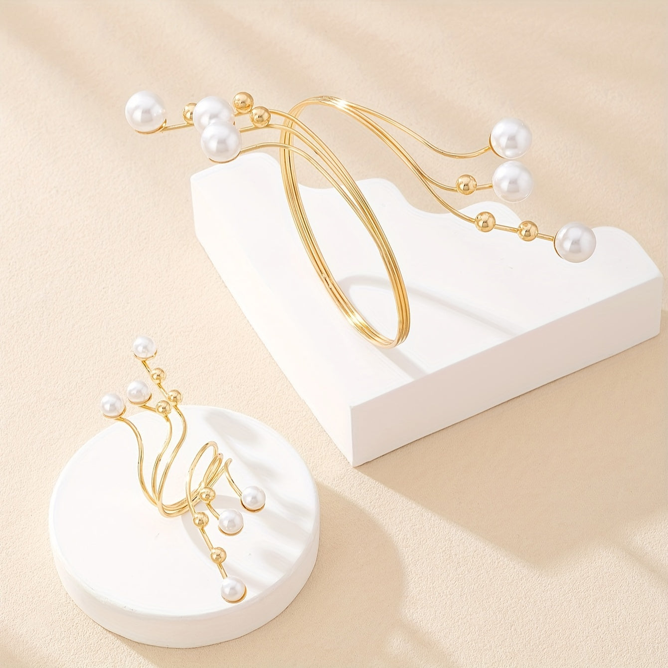 Stylish Jewelry Set with a Charming Coquette Design, Includes an Alloy Pearl Bracelet and Ring, Featuring Non-Plated Finish and Plastic Pearl Detail, Great for Music Festivals and Elegant Events, Makes a Lovely Valentine's Day Gift - Suitable for All