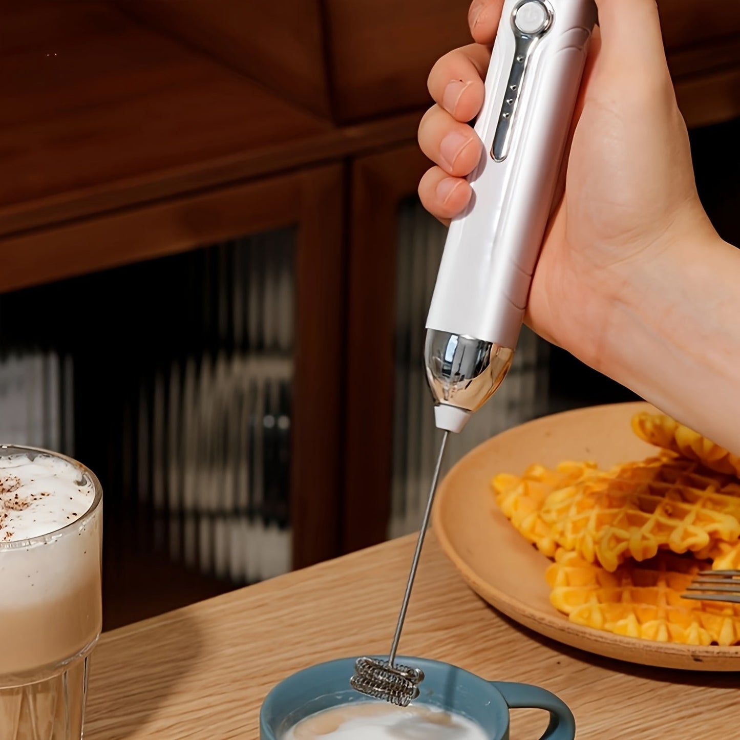 White Compact USB-Rechargeable Handheld Mixer and Milk Frother with Stainless Steel Whisk, Dual Interchangeable Heads for Egg Beating and Baking, 800mAh Lithium Battery, Perfect for Coffee and Cappuccino, Ideal for Household Baking Needs, Wireless Cream