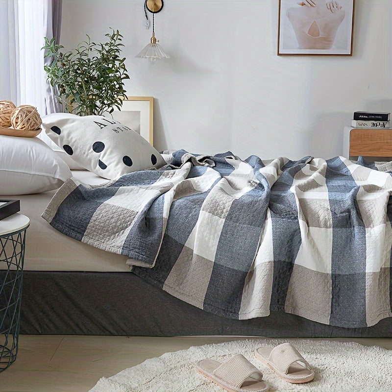 High-Quality Boho Checkered Lightweight Quilt made of 100% cotton with a 40s thread count. Features a neutral grey and white plaid design suitable for modern farmhouse and bohemian