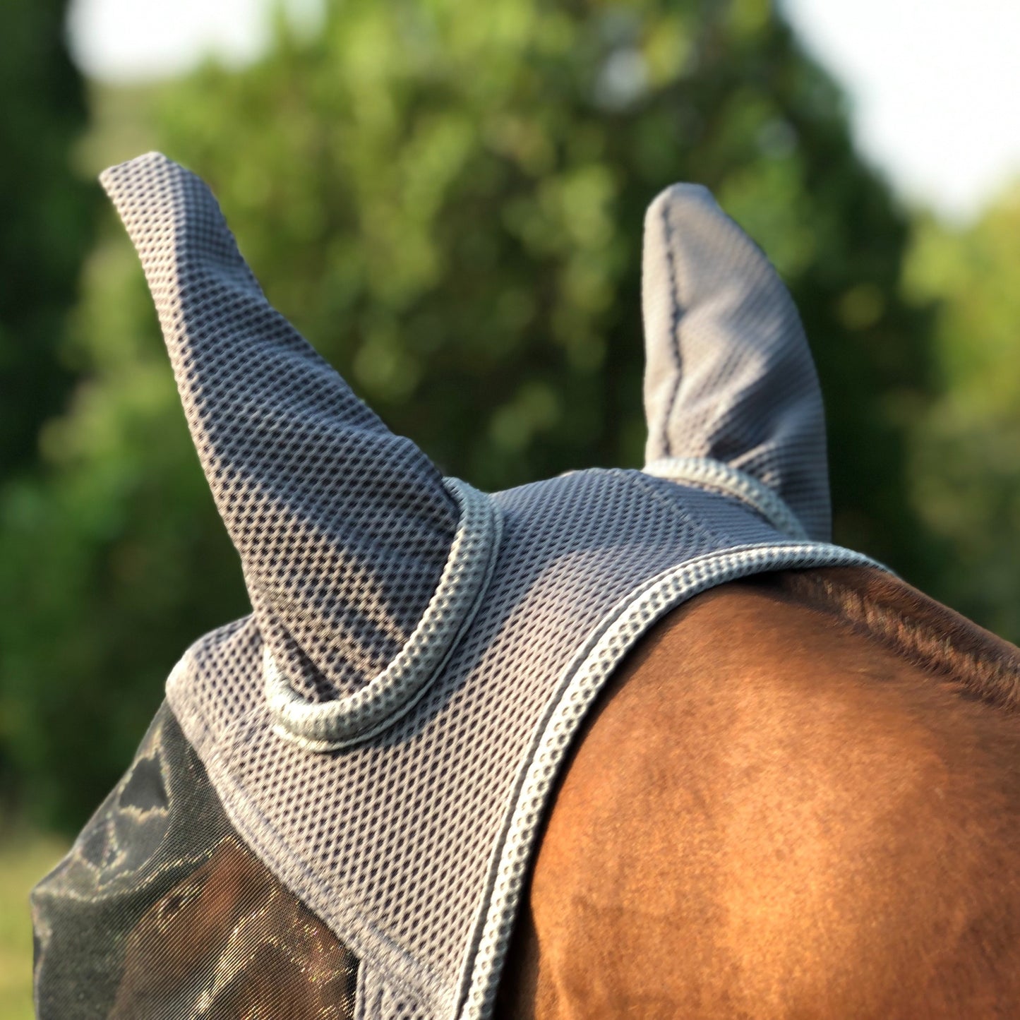 Mosquito and fly horse mask offers 86% UV protection, breathable 3D mesh with high elasticity.