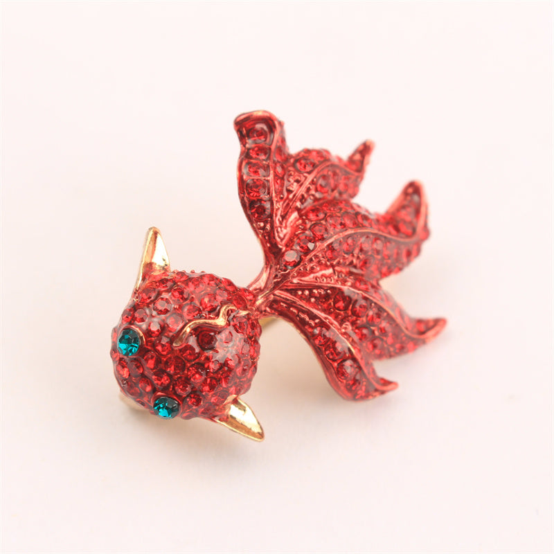 Stylish Fish Brooch with Rhinestones - A Versatile and Chic Addition for Clothes, Purses, and Hats