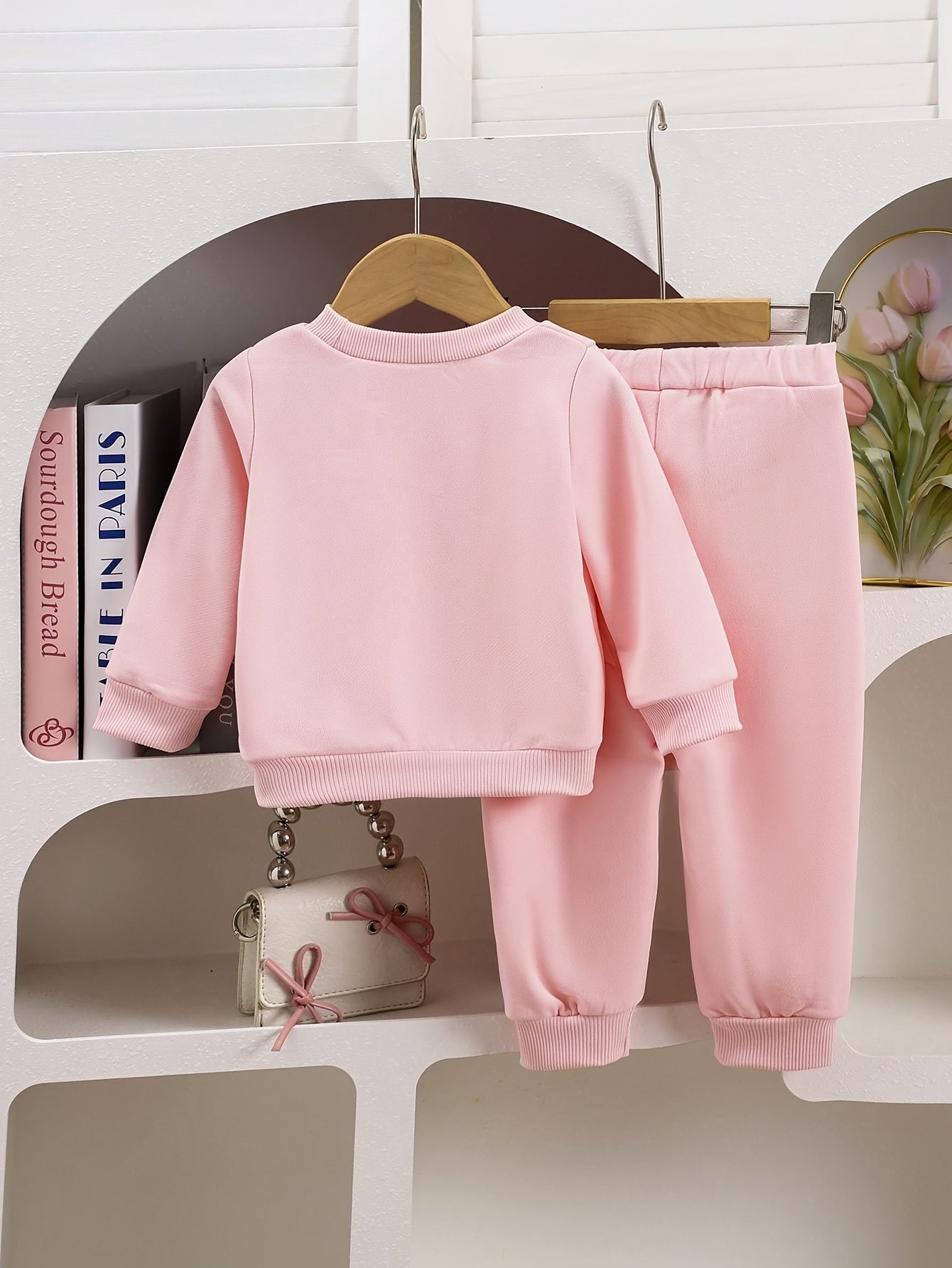 Baby girls' pink sweatshirt and pants set with double bows, ideal for outdoor wear in spring and autumn.