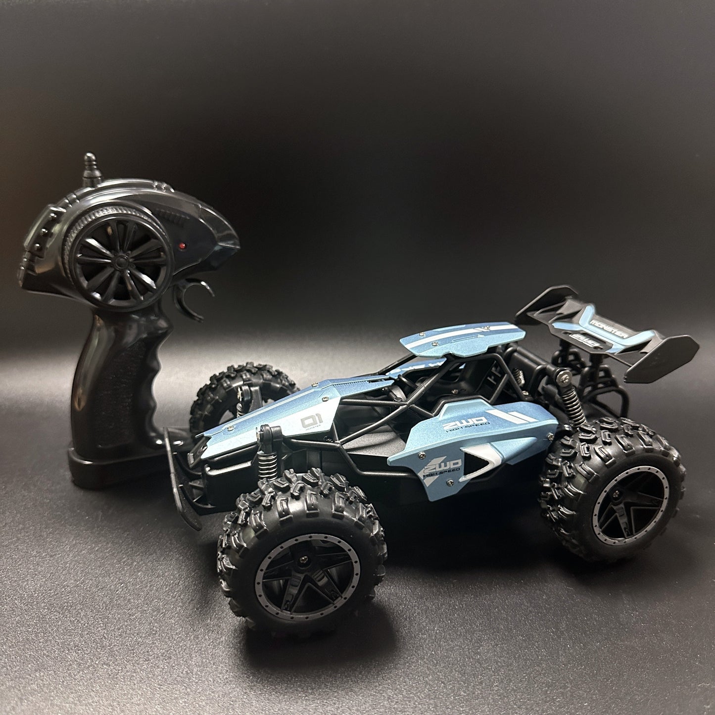 High-Speed remote control racing car with anti-collision & drift modes, USB rechargeable battery, 1:18 scale, off-road design, rubber tires.