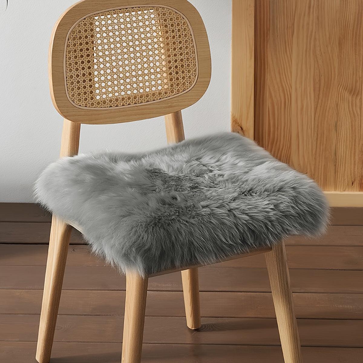 Soft Shaggy Area Mat with Faux Fur Rug Pads, Ideal for Bedroom and Chair, Square Non-Slip Cushion made of Polyester and Acrylic, Easy to Clean in Washing Machine - JIT