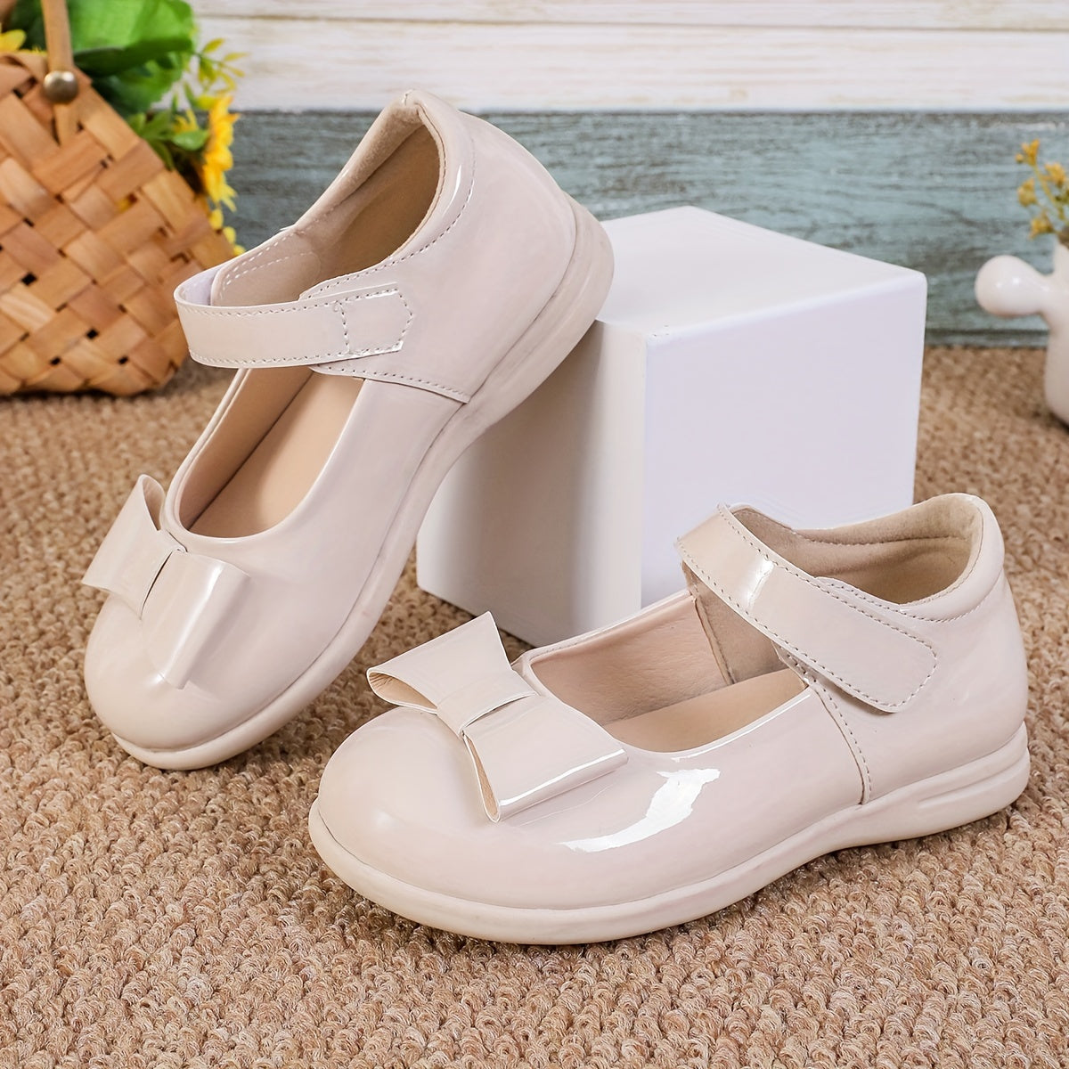 Stylish Mary Janes for girls - solid colors, non-slip, for spring and fall.