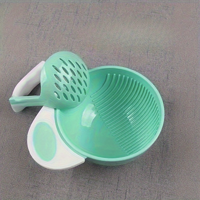 This Handheld Fruit Masher Set includes a 11.5cm/4.52in bowl and an 8.1cm/3.18in grater, making it perfect for creating fresh fruit purees and juices. No electricity is needed as it is made of durable plastic.