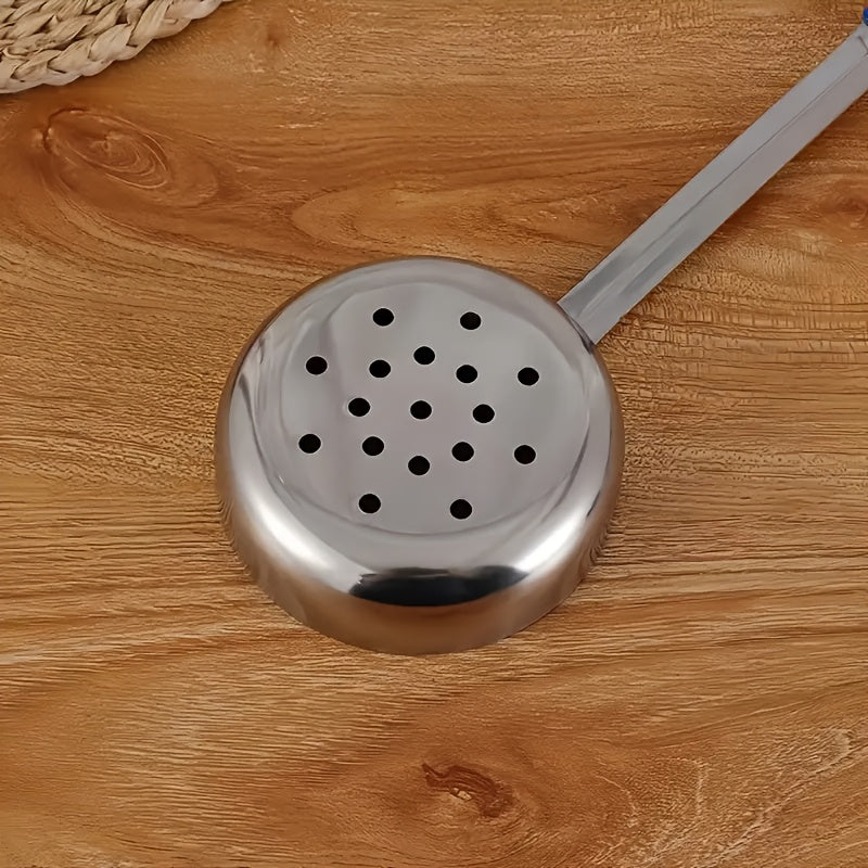 A high-quality stainless steel sauce ladle with a durable design and comfortable grip - ideal for serving soy sauce, tomato sauce, and pancakes. Safe for food contact and suitable for both home and restaurant use.