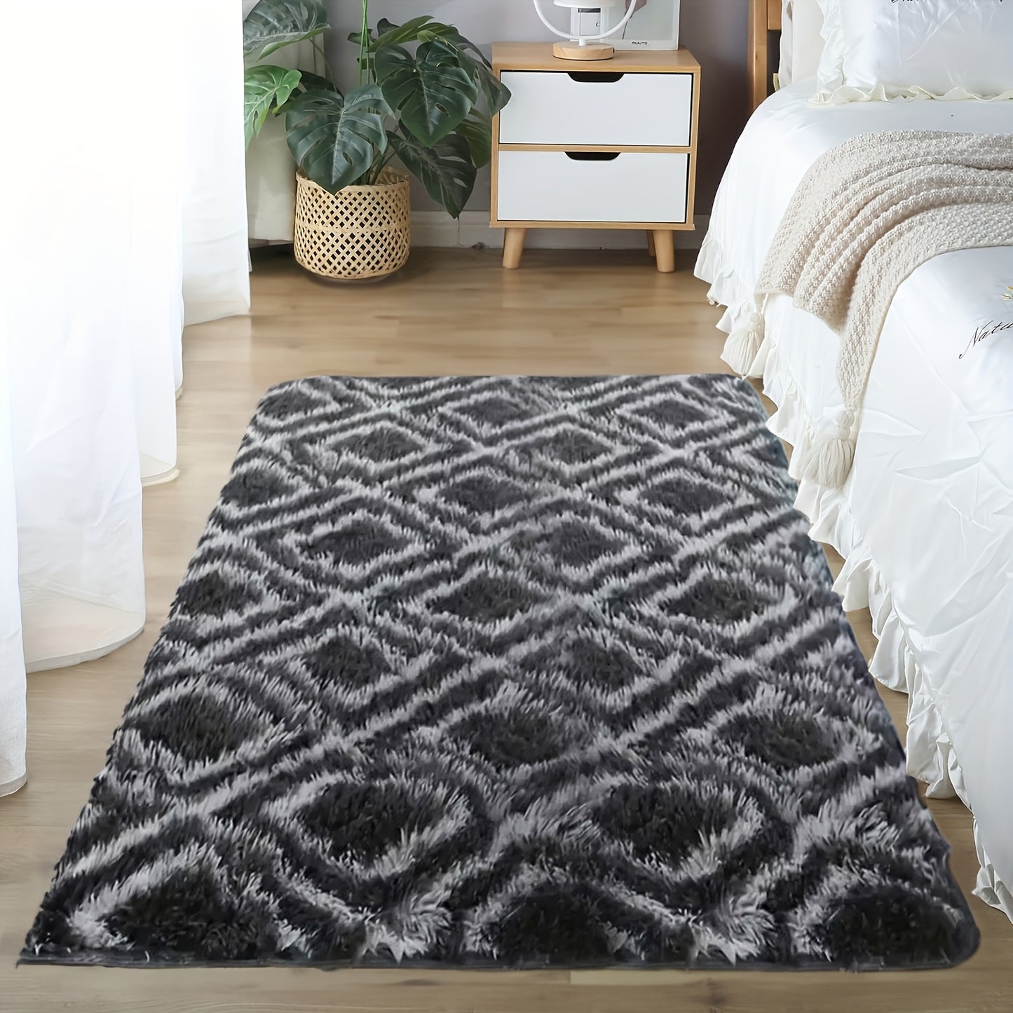 Soft plush drum carpet suitable for home decoration, dormitories, bedrooms, and living rooms; pet-friendly.