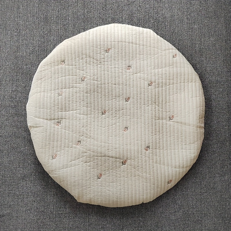 Circular crawling mat made of breathable cotton, perfect for both playtime and room decoration. This soft and plush mat is removable and washable, with intricate embroidery for added style.