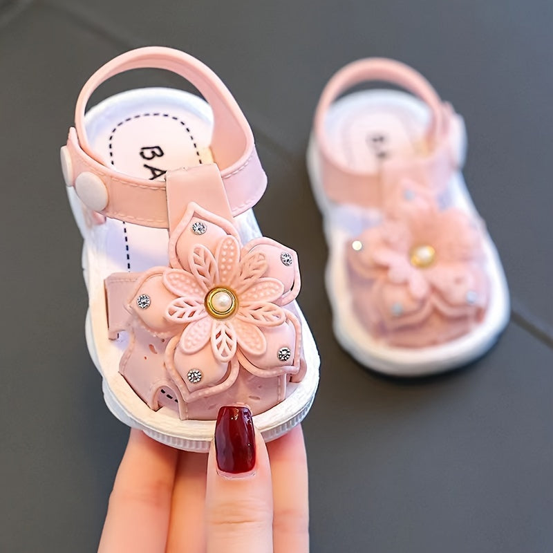 New Princess Sandals for Girls with Hollow Design, Soft Sole, Hook & Loop Closure, PVC Material, Cartoon Pattern, Summer 2024 Collection for Infants and Toddlers.