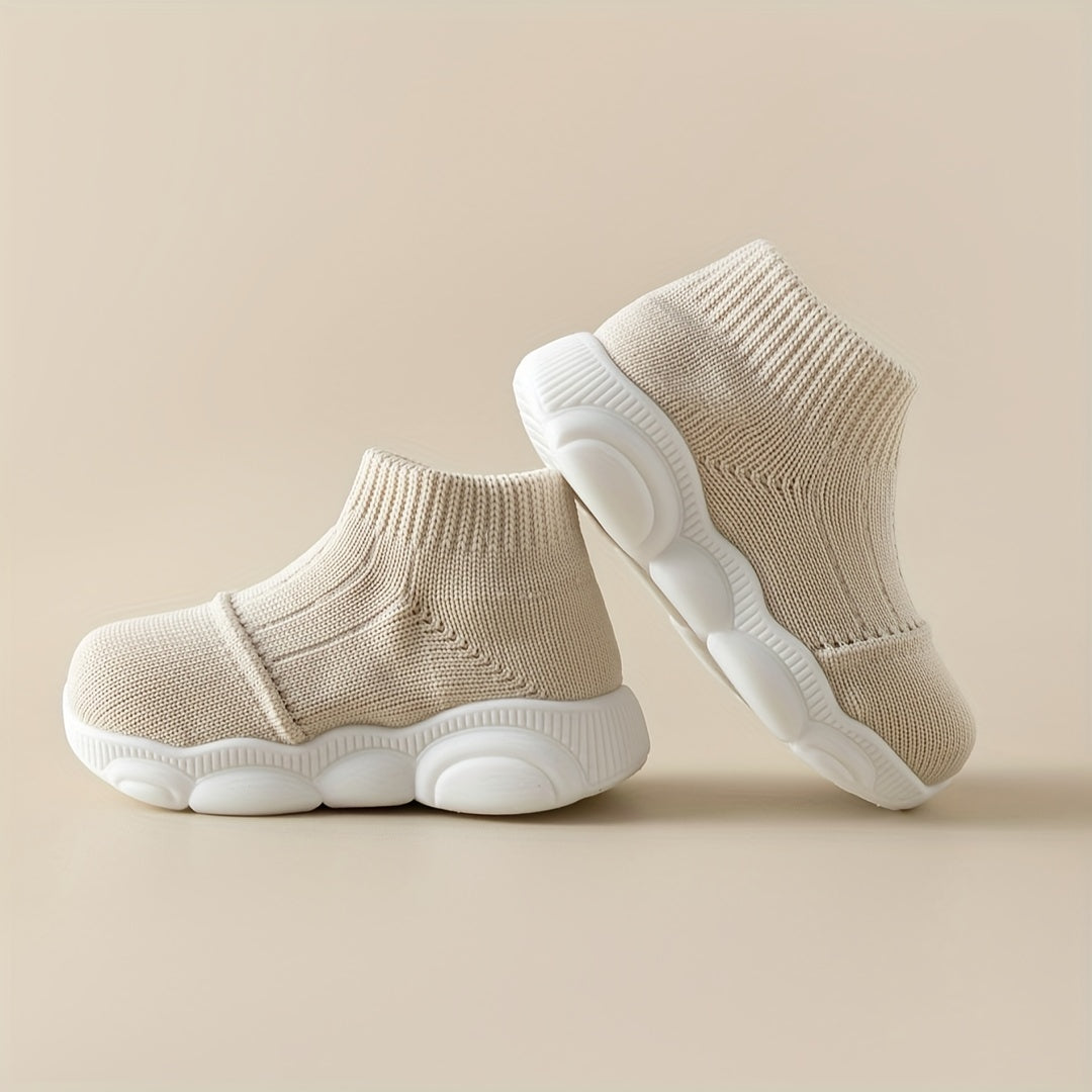 Fashionable slip-on sneakers for babies and toddlers with a breathable fabric and non-slip rubber sole, perfect for casual and sports wear. Available for both men and women.