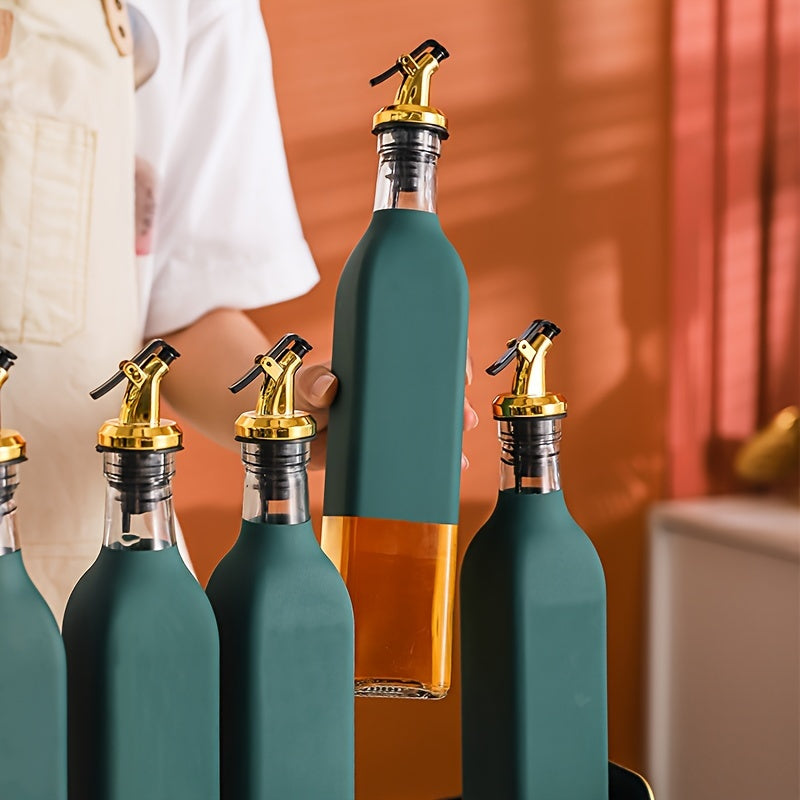 Set of elegant glass olive oil dispenser bottles, perfect for the kitchen. They are leakproof and must be hand washed. The set includes BPS-free square glass bottles with pourers, ideal for storing vinegar, soy sauce, and other seasonings. These bottles