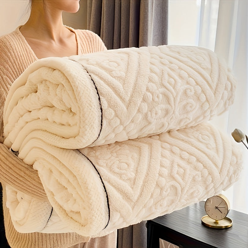 Indulgent Velvet Throw Blanket featuring Exquisite Carved Design - 350g Plush Thickness, Ideal for All-Year Coziness, Easy to Clean in Washing Machine, Crafted from Soft Polyester Knit for Bed & Couch