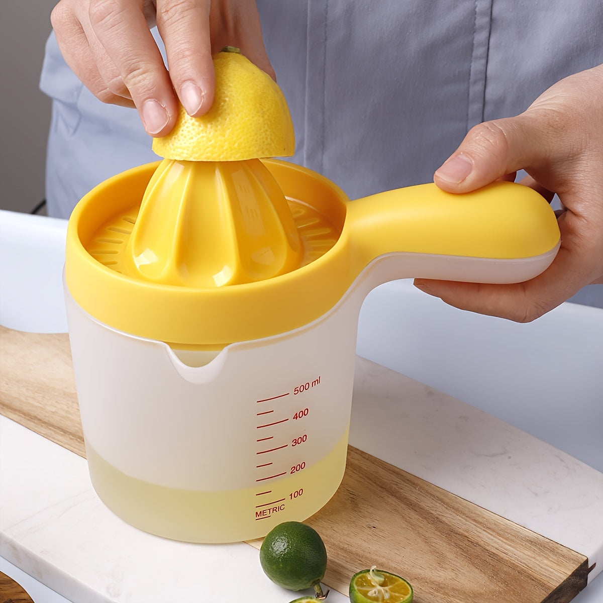 1 piece Citrus Juicer - Multifunctional Lemon and Orange Juicer with Built-in Measuring, Manual Hand Squeezer for Kitchen, a Creative Kitchen Accessory