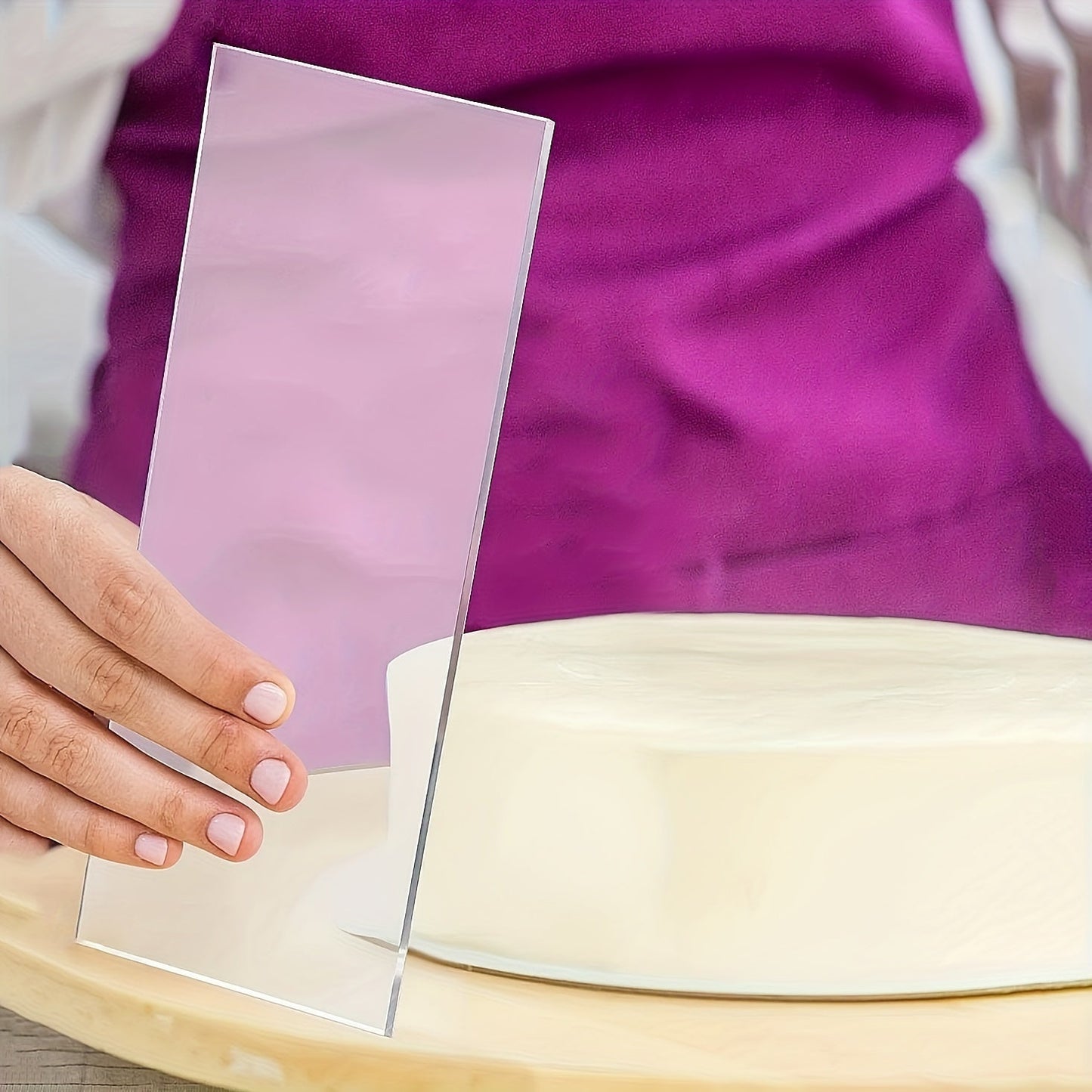 Acrylic Cake Smoother: Achieve Flawless Frosting with this Handy Kitchen Baking Tool