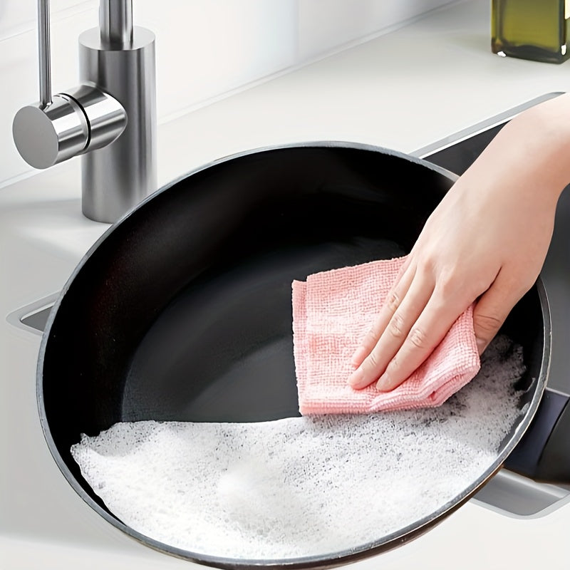 Non-shedding, oil-free scrubbing cloth that is designed for convenience and usability. This pull-out disposable lazy cloth is made from thickened super fine fiber, perfect for use in the kitchen as a dishcloth.