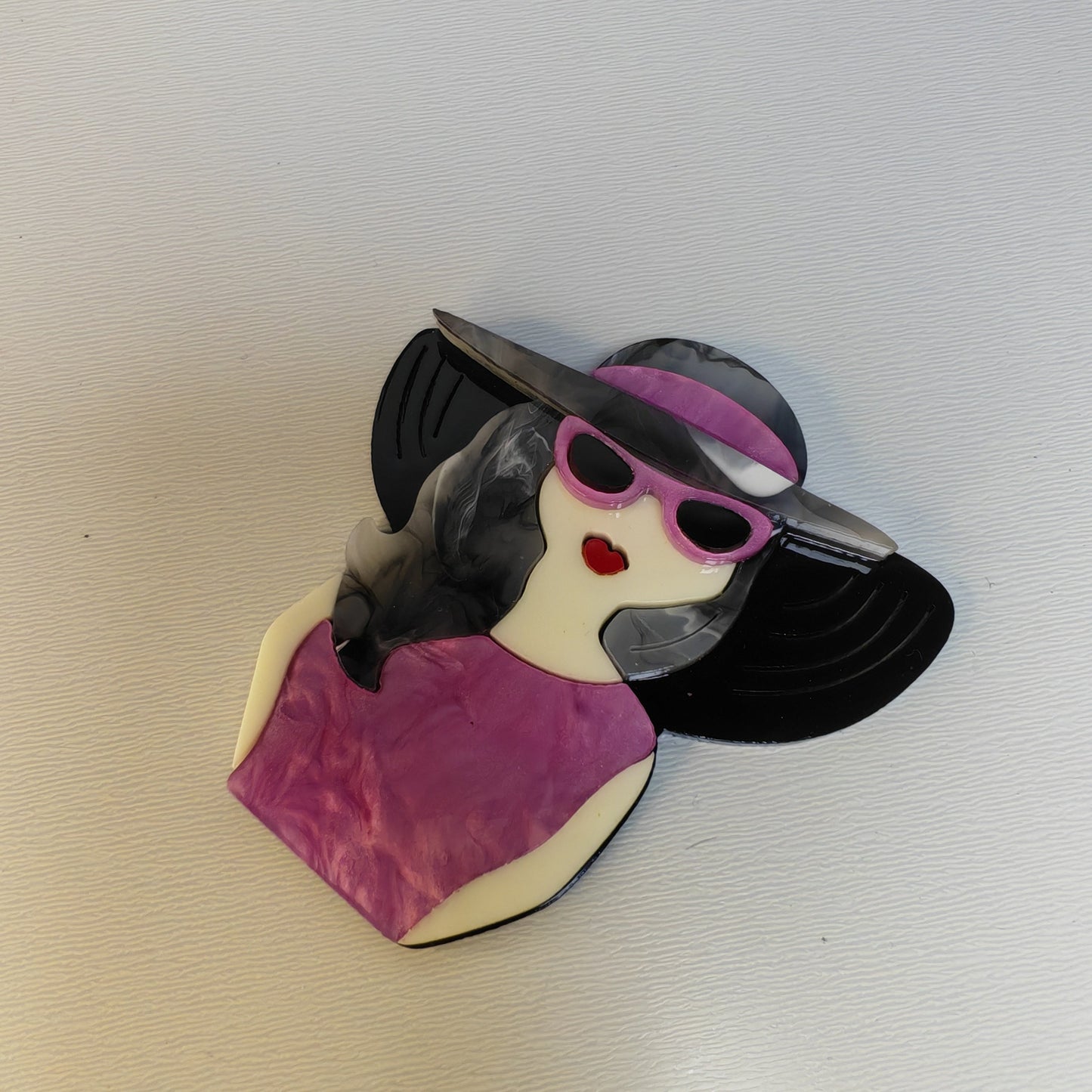 Elegant Cute Cartoon Theme Acrylic Lady with Hat and Dress Brooch, Irregular-Shaped Pin Accessory in 1-Pack