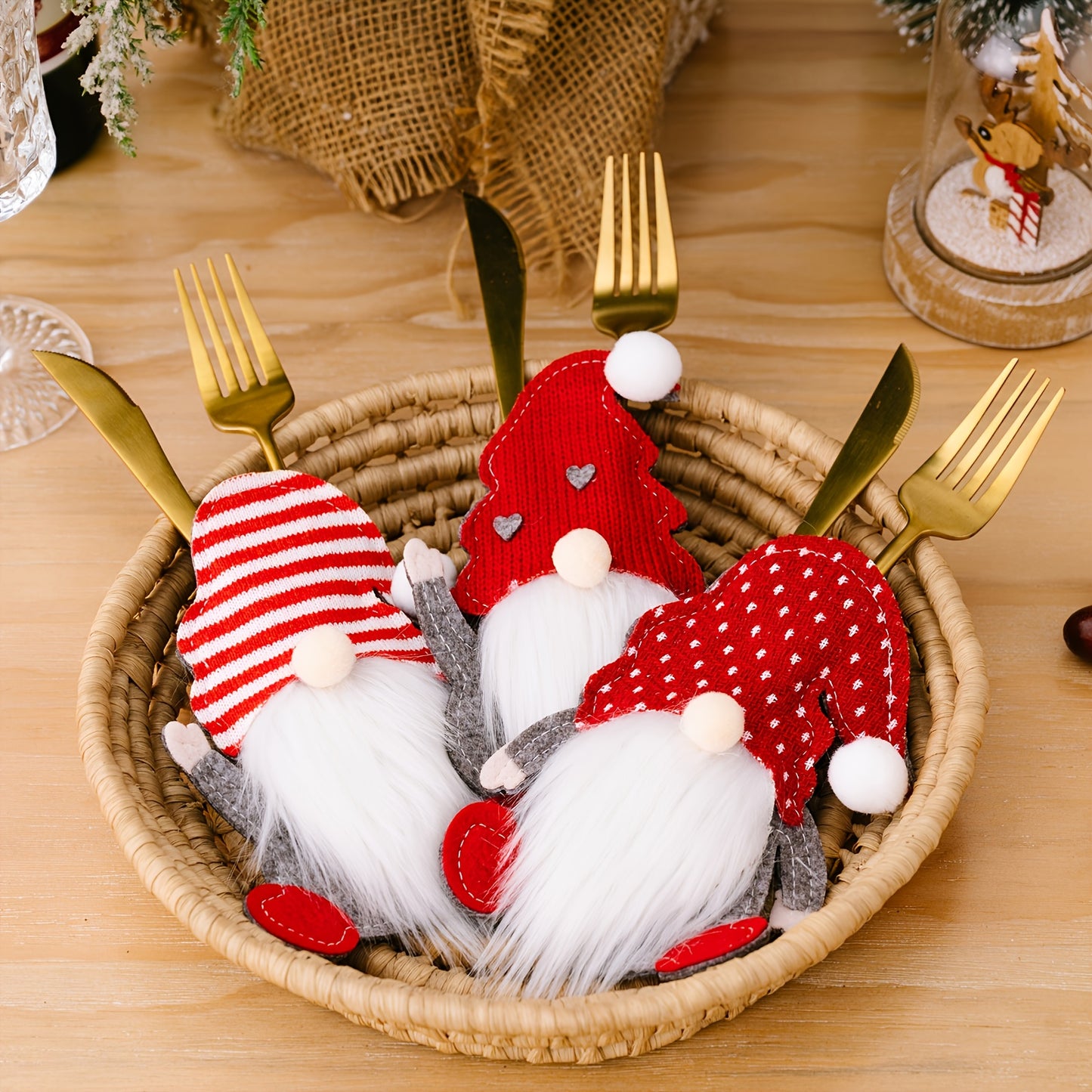 1 set of 6 faceless old man Christmas decorations without knife and fork.