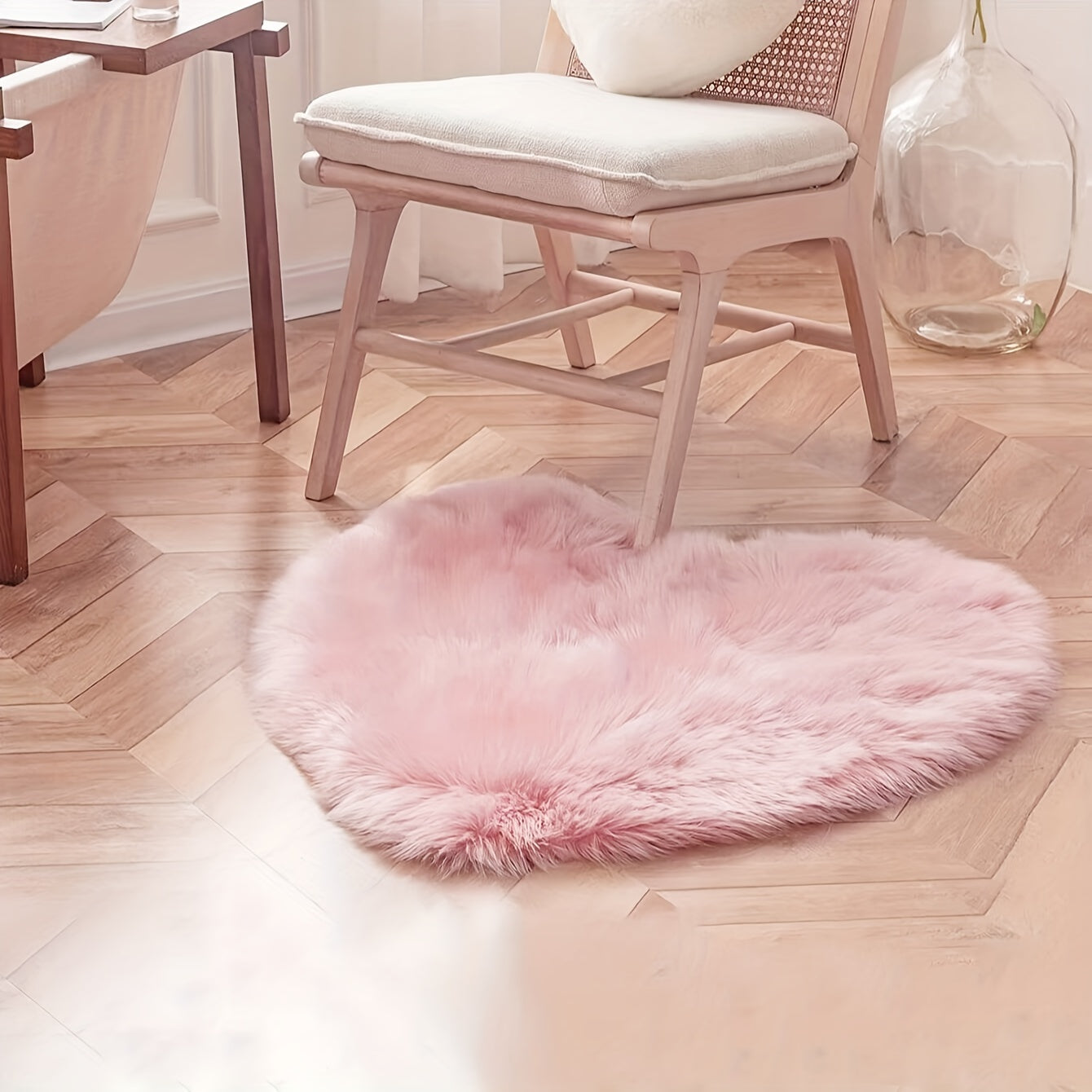 Soft Faux Wool Cozy Pink Heart-Shaped Plush Rug - Hand-Washable, Ideal for Bedroom Decor and Valentine's Day Gift giving