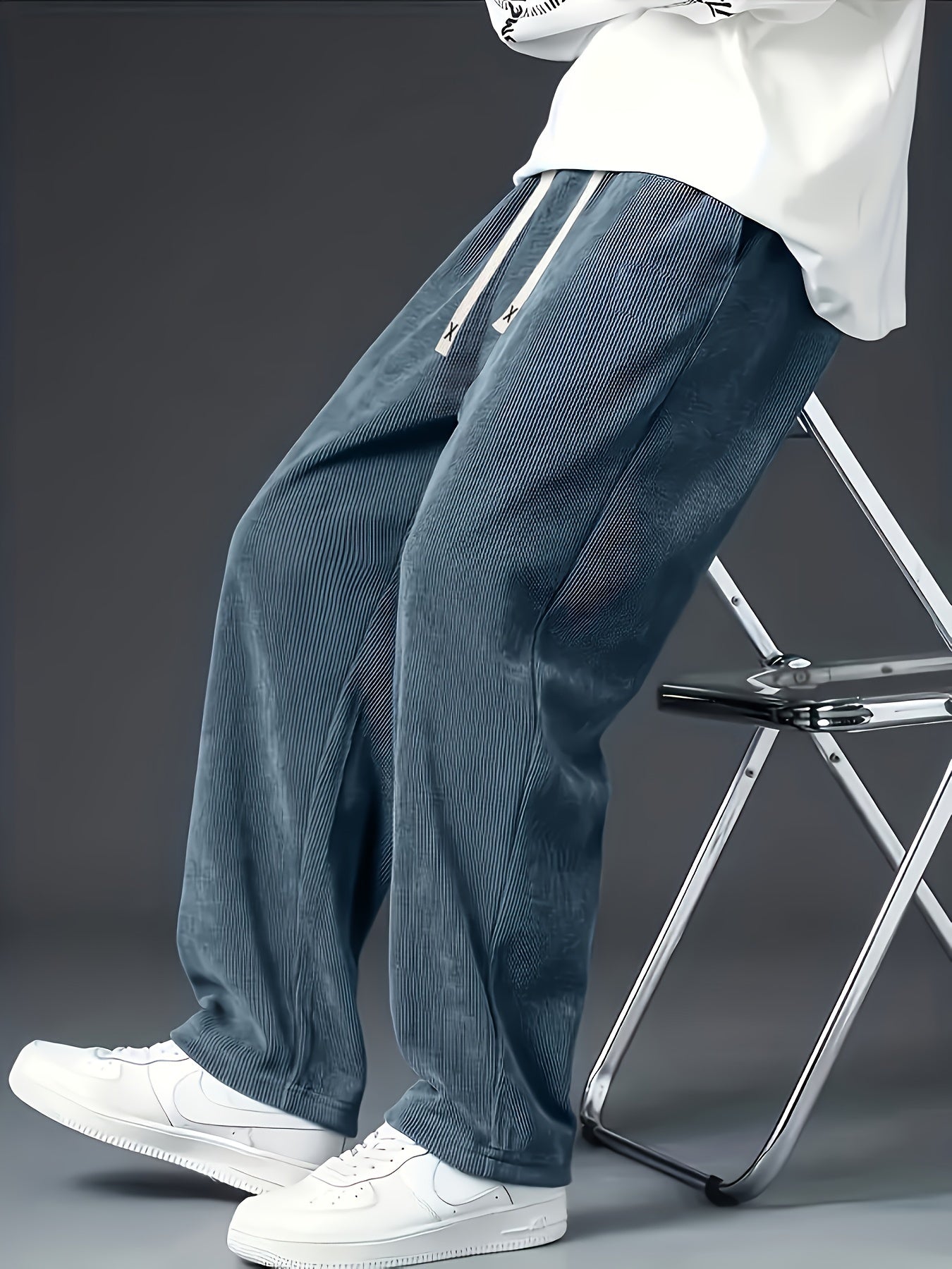 Loose straight-leg corduroy sweatpants in solid color, made of polyester blend with pockets and non-stretch fabric.