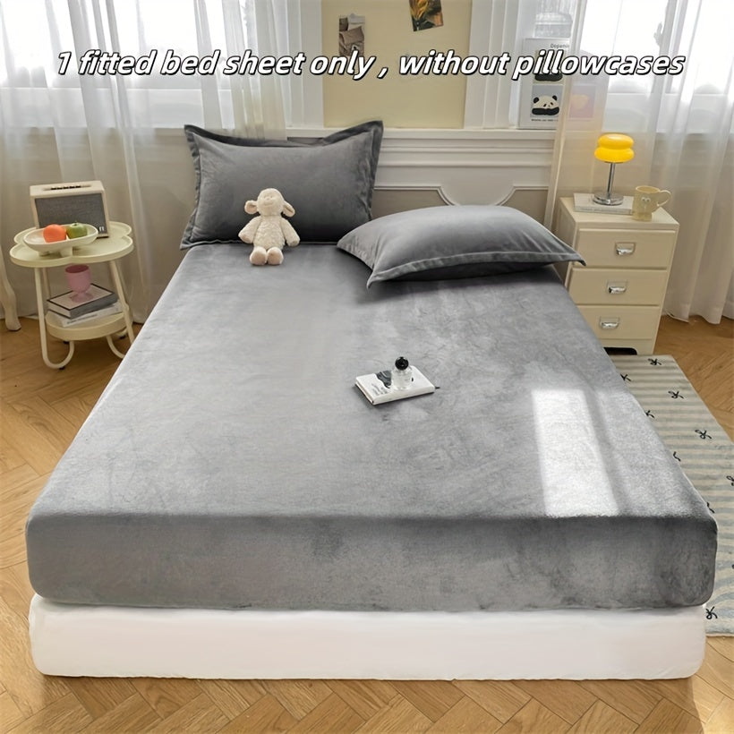 Indulge in the opulence of our Luxurious Plush Fitted Sheet, crafted from ultra-soft milk velvet for a cozy and warm feel. This easy-care sheet is machine washable and features a light gray hue with a deep pocket design for a perfect fit. Ideal for