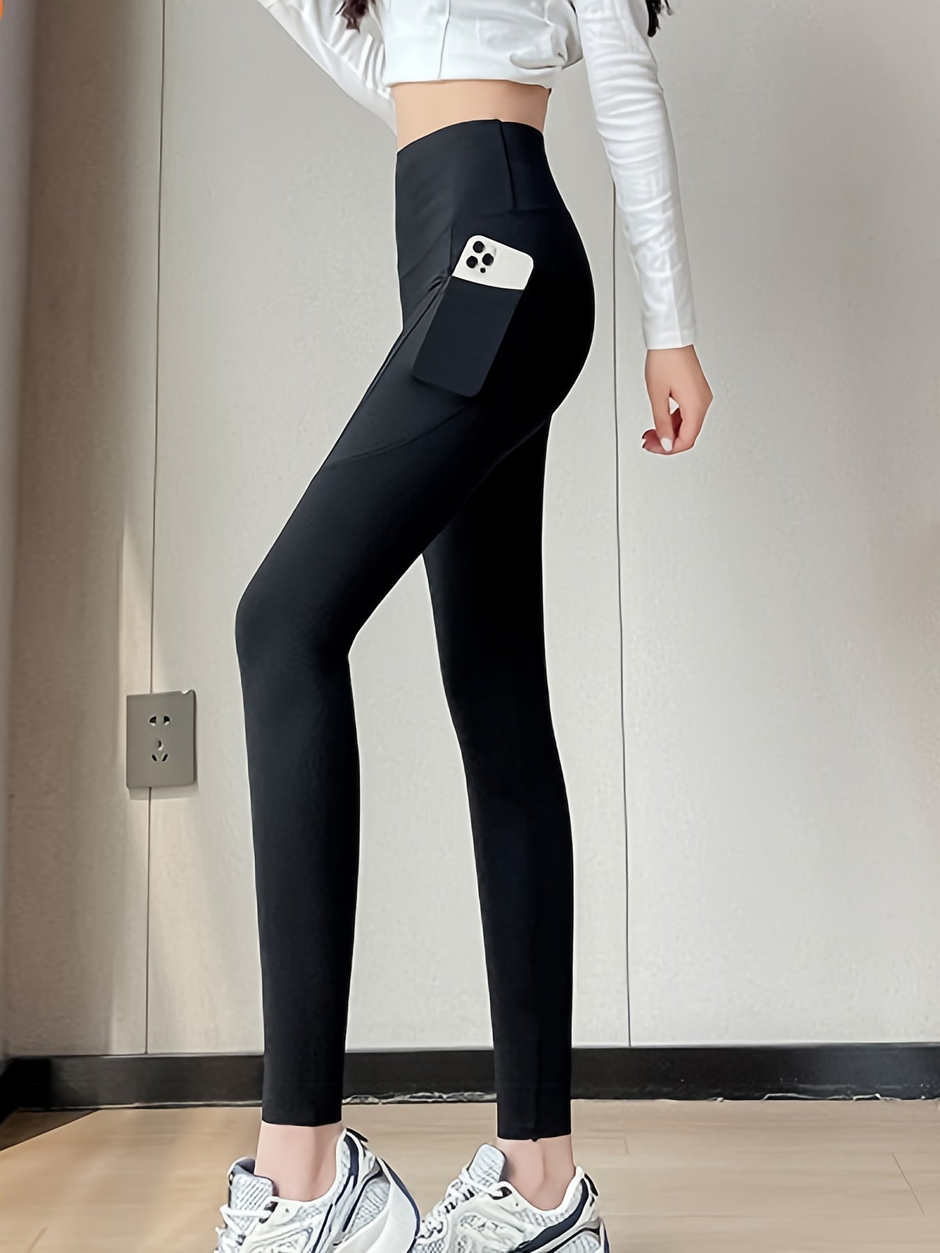 Shark Pants for Women: High-waisted leggings with tummy control, butt lifting effect, pockets, and mesh splicing. Perfect for cycling and sports.