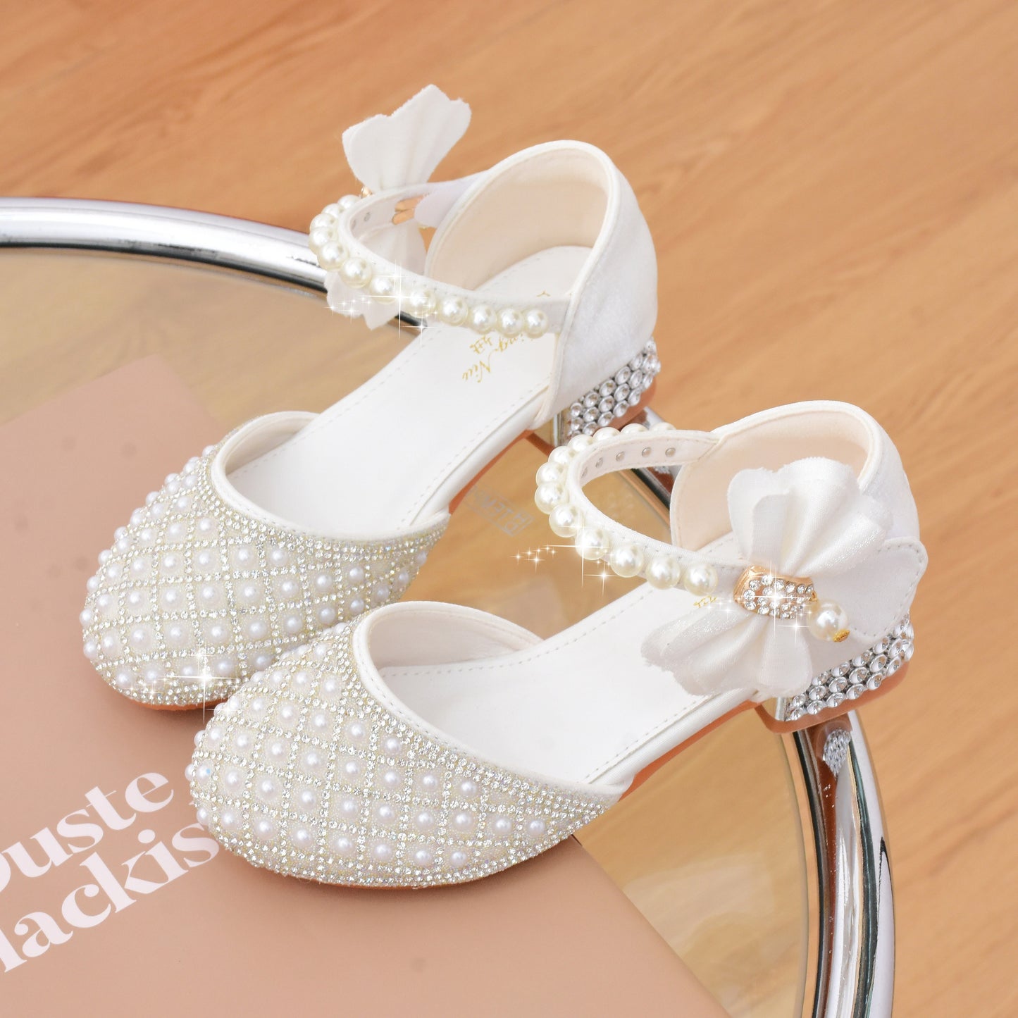 Spring and summer children's high heels with pearl crystal shoes featuring bowknot and butterfly knot for girls, perfect for catwalk shows and formal occasions.