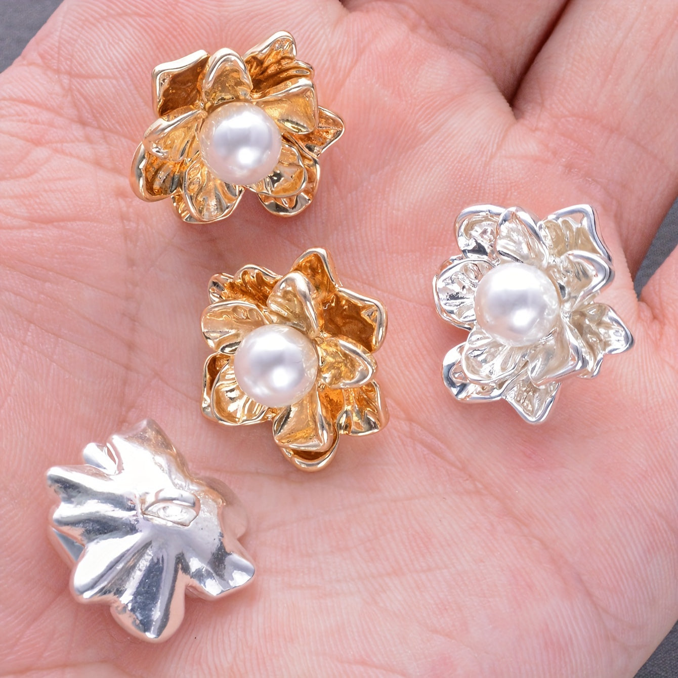 Set of 3 Fashionable Pearl Flower Buttons, Made of Alloy, featuring a Simple and Novel Style. Ideal for DIY Hand Sewn Decoration for Shirts, Sweaters, Coats, Jackets, Bags, Hats, and Bouquets. Perfect for Women's Novelty Pins and Brooches.