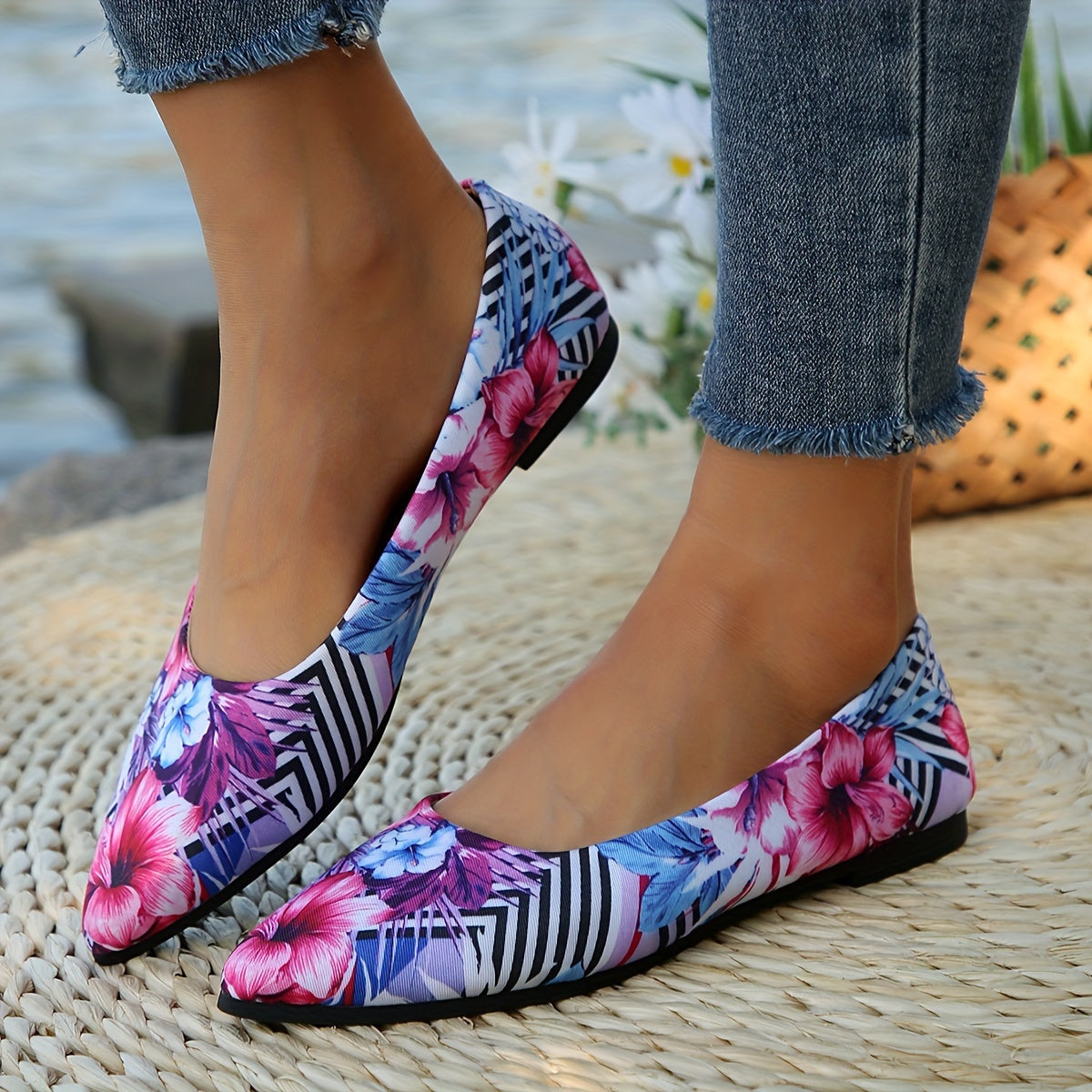 Floral flat shoes with pointed toe and soft sole for daily wear.