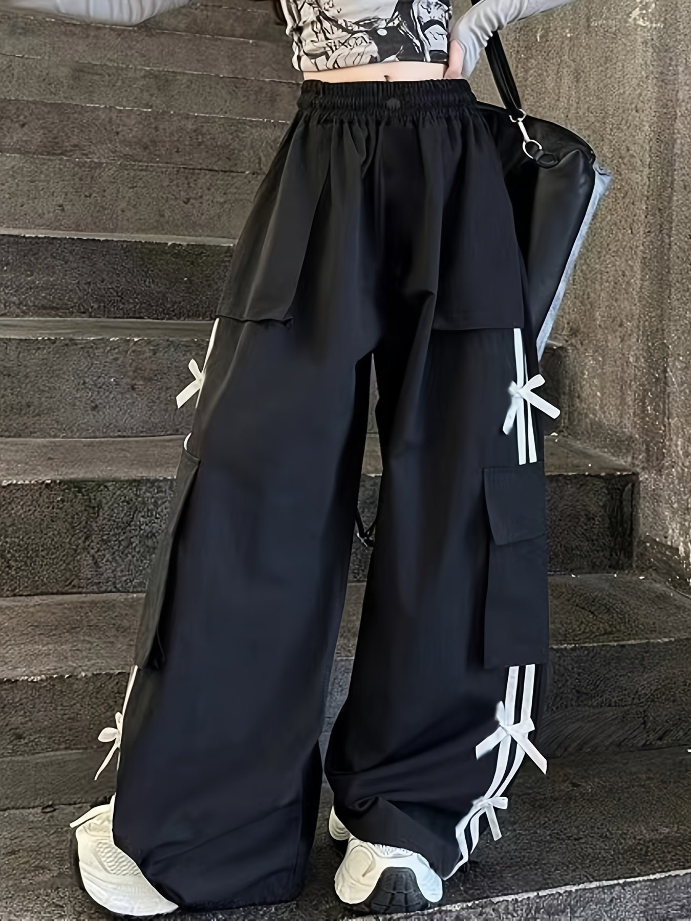 Y2K-inspired girls' cargo pants with elastic waist, loose fit, and practical pockets, ideal for spring/fall streetwear, K-pop, fashion, and outdoor activities.