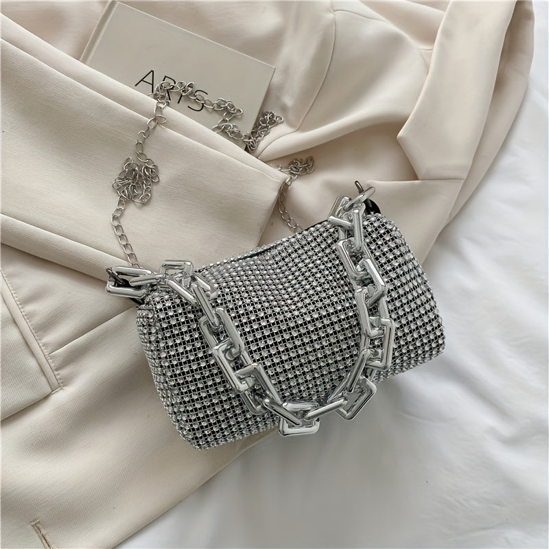 Stylish evening bag with chain straps, solid golden messenger bag with zip closure, polyester lining in silvery gray - a fashionable accessory for ladies.