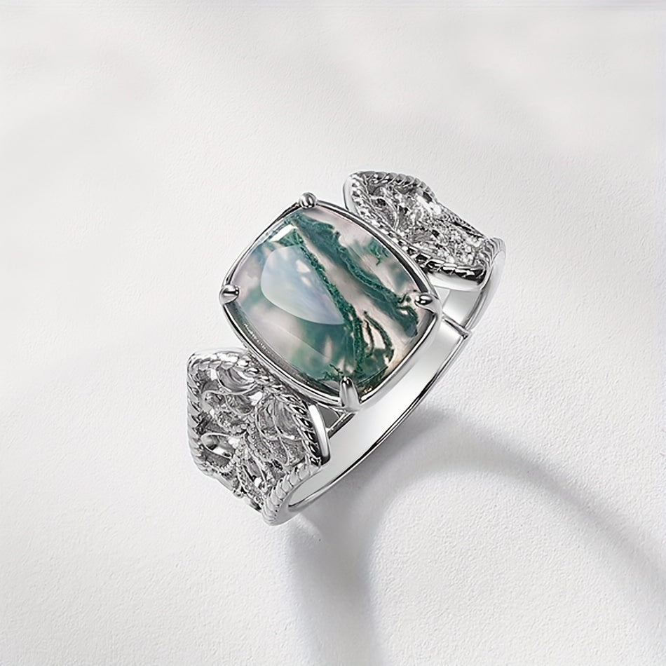 The Vintage-Inspired Green Moss Agate Open Ring is a timeless piece made with 2.4CT of stunning green moss agate set in S925 sterling silver. This elegant ring is perfect for both daily wear and gifting. Featuring a unique water grass design, the stone