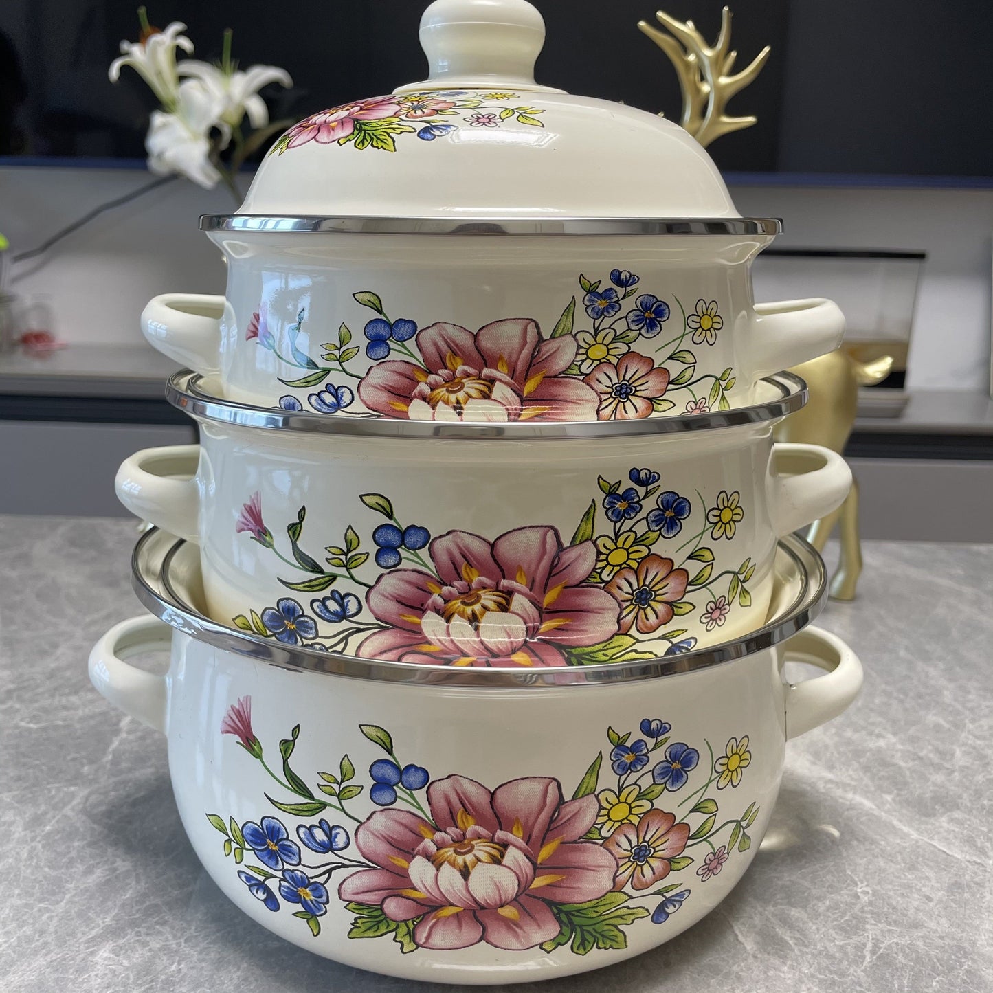 This 3-piece Enamel Cookware Set features a beautiful Floral Design, including pots perfect for soup, stew, and boiling. These versatile pots are ideal for use in the kitchen, and can be used on gas, electric stoves, and open fires. Please note that they