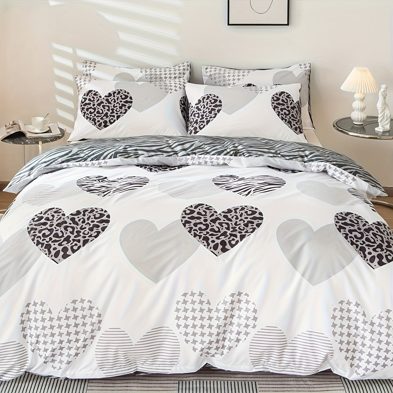 3-piece Duvet Cover Set with Fashionable Love Leopard Print, Includes 1 Duvet Cover and 2 Pillowcases (Core not included). Soft and Comfortable Bedding Set for Bedroom or Guest Room.