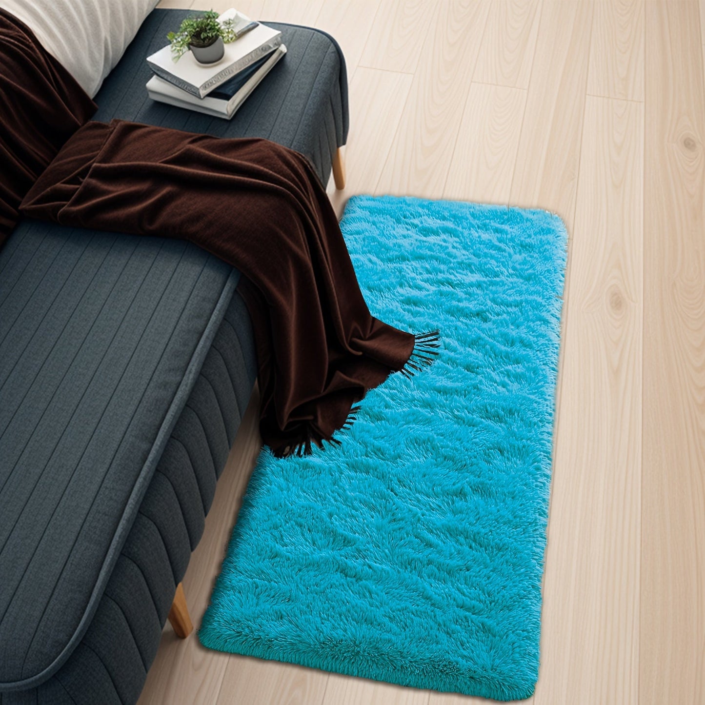 Soft shaggy area mat with a tie-dye design, made with 260g polyester and a 0.6cm thick sponge base. Features a 21 density for added comfort. Machine washable and suitable for indoor use in living rooms, bedrooms, game rooms, and dorms. This Nordic style