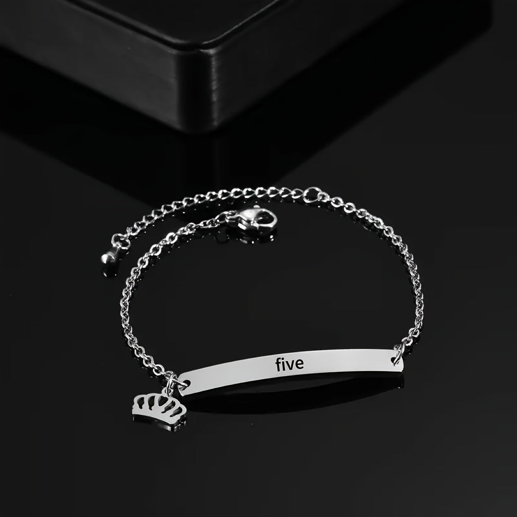 Elegant Minimalist Custom Name Bracelet for Women, Made of Stainless Steel with Heart and Star Charms. Ideal Gift for Any Occasion. Personalized and Suitable for Giving. Add a Touch of Bling to Your Look.