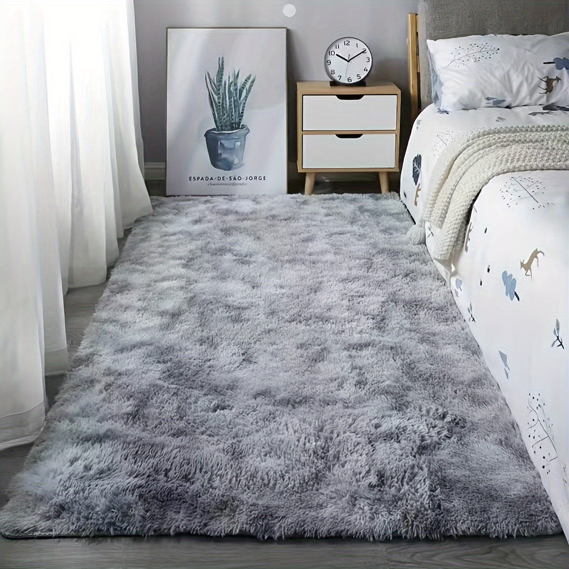 Luxurious Tie-dyed Plush Soft Indoor Carpet: This modern carpet is both water-absorbent and non-slip, making it perfect for living rooms and bedrooms. Its stain-resistant material adds to its home decor appeal, while providing a cozy touch to any area.