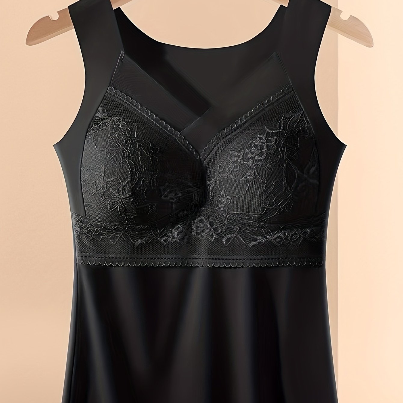 Women's vest with chest pad, breathable and cool, back lace lingerie.