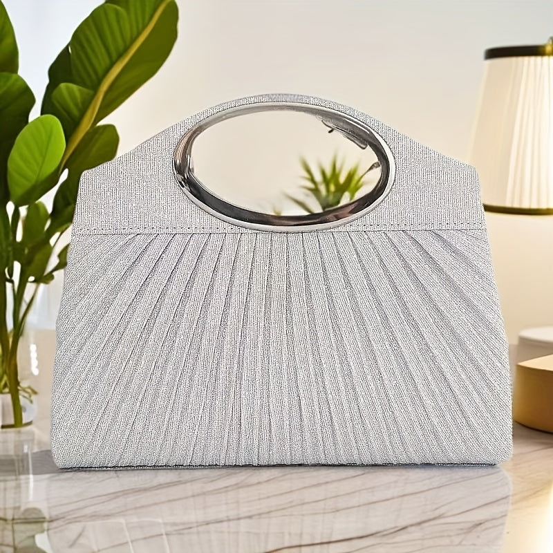 Stylish and practical women's handbag with magnetic closure, perfect for dinner and formal events.