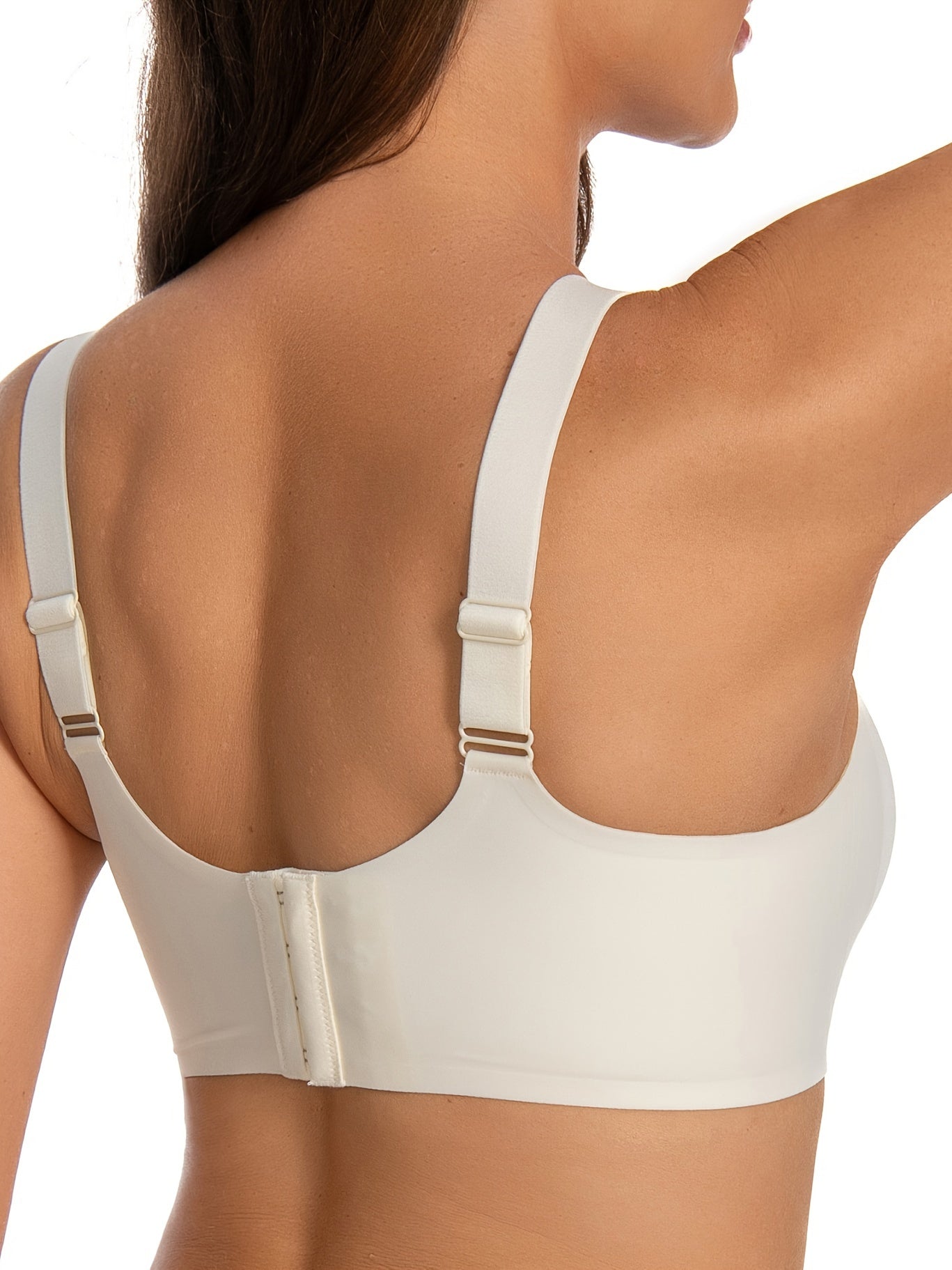 Comfortable full-coverage wireless bra for women, made of a simple solid material, breathable and comfy.